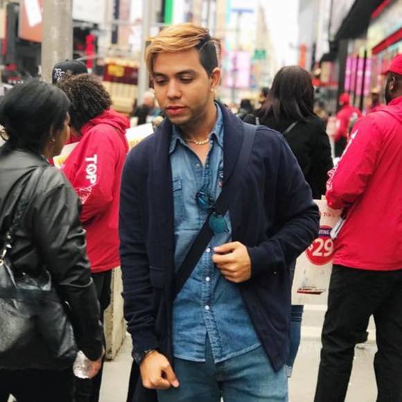 Meet your Posher, Lázaro - Picture 1 of 1